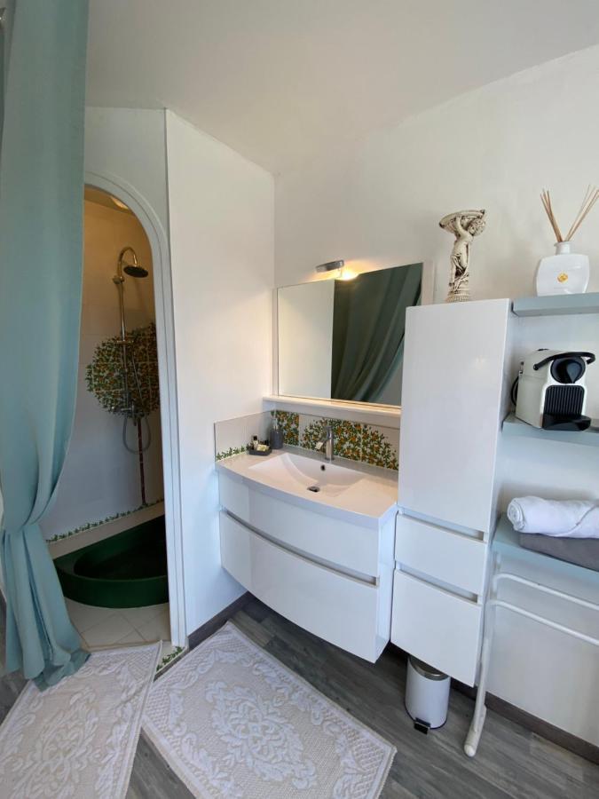 Bed and Breakfast Domaine De La Provencale Saint-Didier-de-la-Tour Экстерьер фото